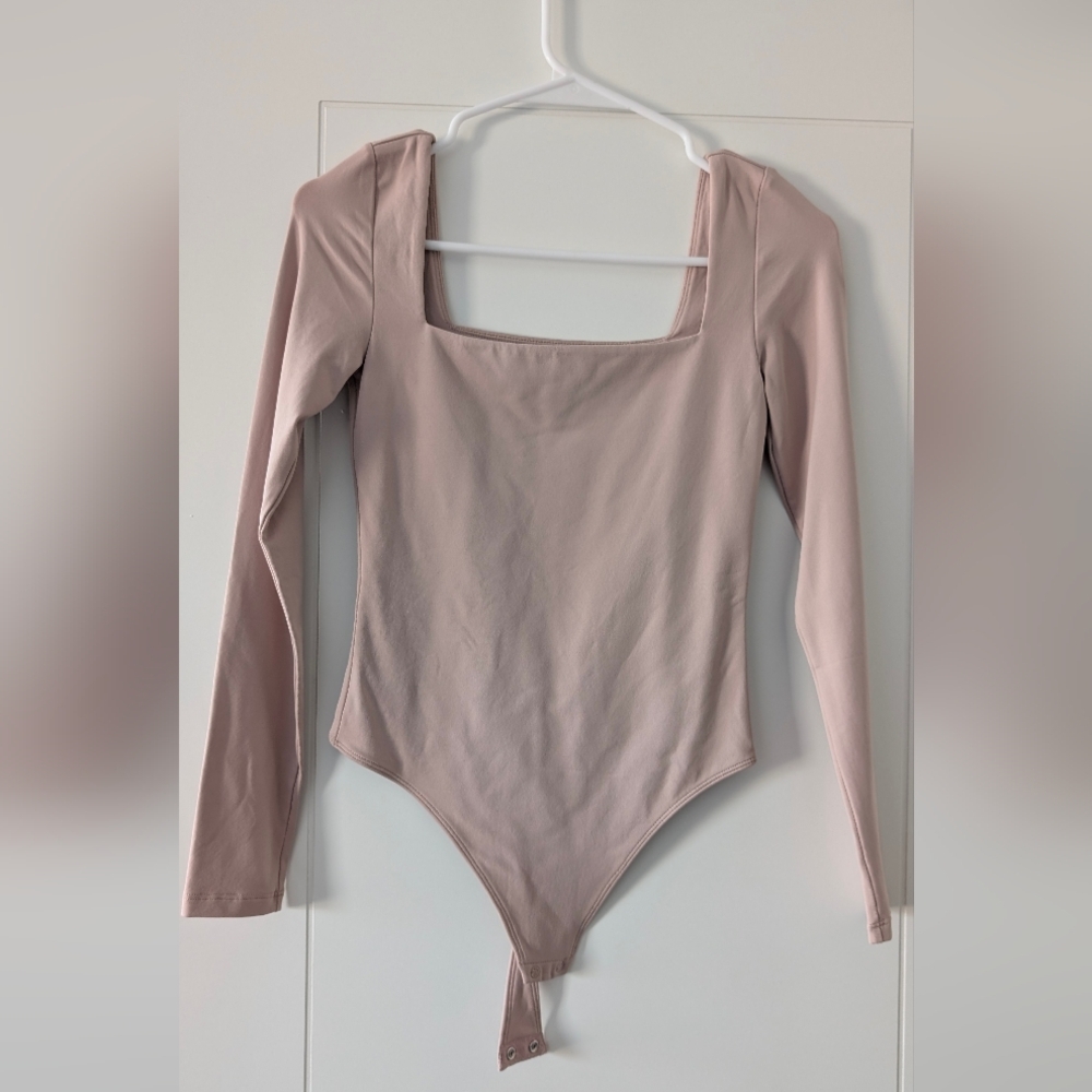 Aritzia Babaton Contour Squareneck Long sleeve Bodysuit - Picture 4 of 7